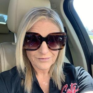 Meet your Posher, Angela